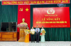 Đồng chí Nguyễn Đăng Quang, Phó Bí thư thường trực Tỉnh ủy, Chủ tịch HĐND tỉnh  trao giải nhất cho nhóm tác giả