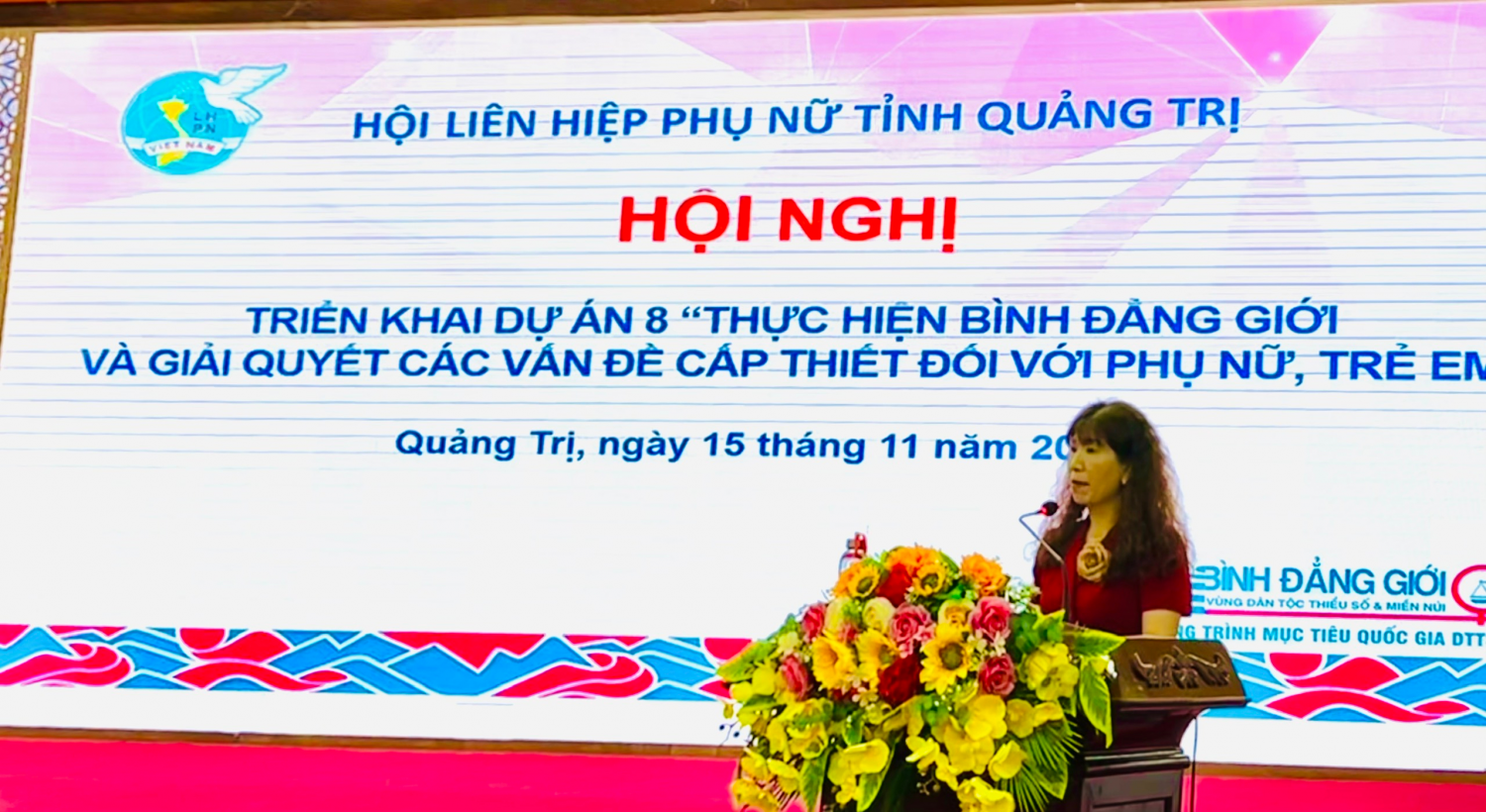 Đồng chí Trần Thị Thanh Hà, UVBCHTW Hội, Chủ tịch Hội LHPN tỉnh phát biểu khai mạc hội nghị