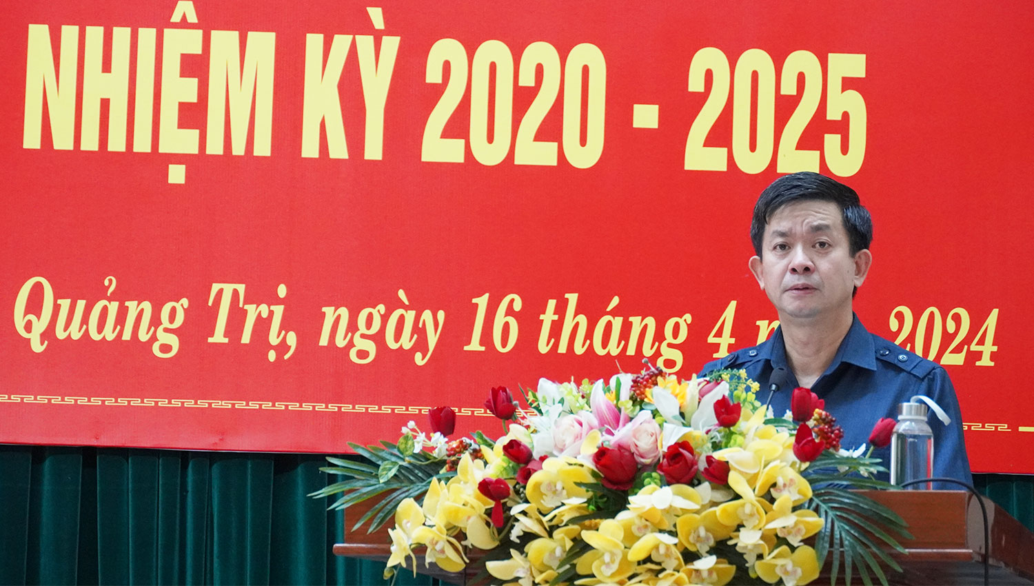 Đồng chí Lê Quang Tùng, UVTW Đảng, Bí thư Tỉnh ủy, Trưởng đoàn ĐBQH tỉnh phát biểu tại hội nghị.